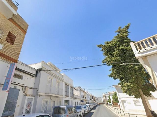 Casa adosada en venta en Utrera, Torre Cruz Los Molinos. Adosado en Utrera, Sevilla. Activo inmobiliario SIN POSESIÓN, NO SE PUEDE VISITAR. Casas adosadas.