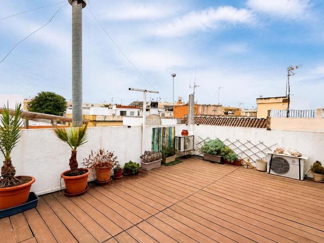 Casa adosada en venta en Utrera, Torre Cruz Los Molinos. ¿Buscas una vivienda para vivir y que a la vez te permita generar ingresos?. Casas adosadas.