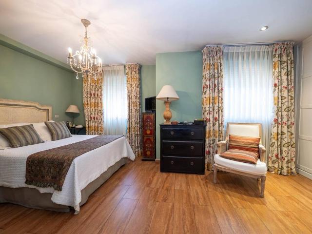 Casa adosada en Venta en V Centenario