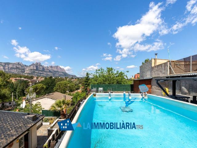 Casa adosada en venta en Vacarisses. Disfruta de estas vistas magníficas en un entorno natural privilegiado y déjate seducir por la tranquilidad de vivir en un entorno. Casas adosadas.