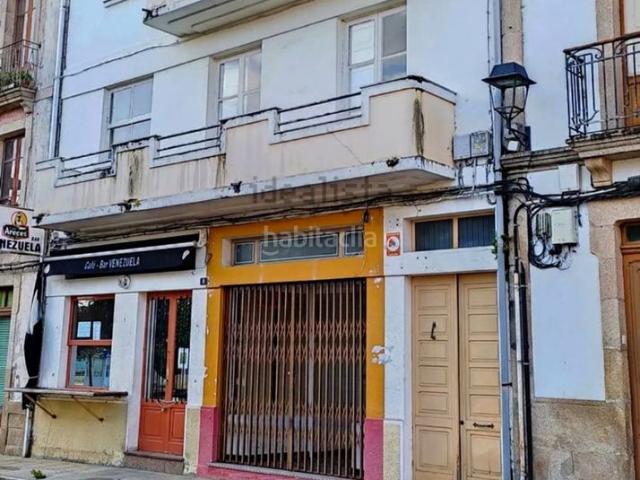 Casa adosada en venta en Valadouro O. Viviendas independientes en pleno centro del pueblo. Se vende toda la casa. Casas adosadas Valadouro.