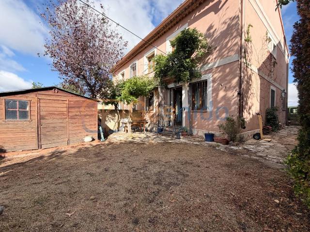 Casa adosada en Venta en Valdearenas
