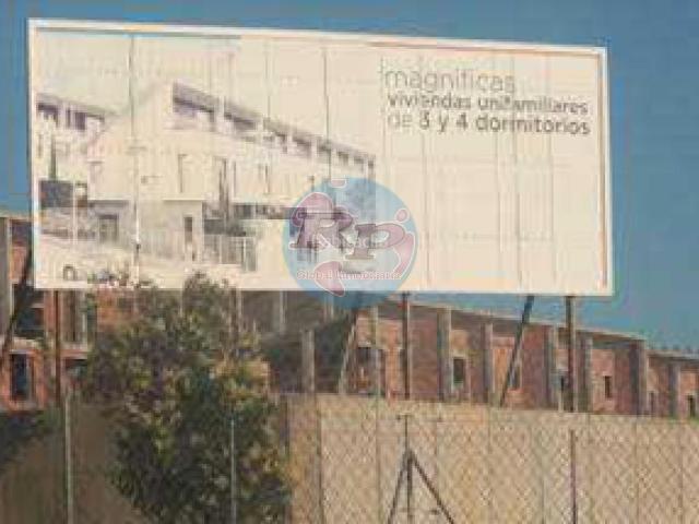 Casa adosada en venta en Valdefresno. Casas adosadas.