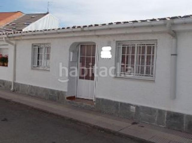 Casa adosada en venta en Valdefresno. INMUEBLE ALQUILADO SIN ACCESO AL INTERIOR. Casas adosadas.