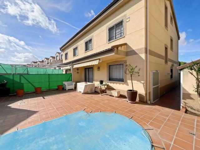 Casa adosada en Venta en Valdelaguna