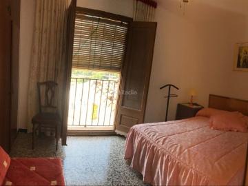 Casa adosada en venta en Valdeltormo. Valdeltormo. Casa con patio. Casas adosadas.