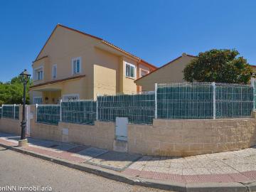 Casa adosada en Venta en Valdemorillo pueblo