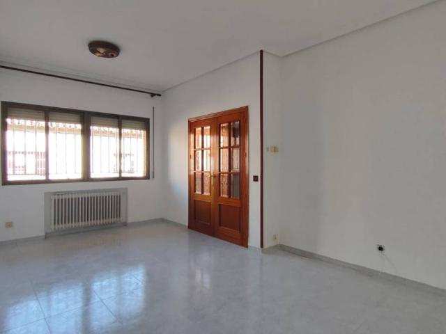 Casa adosada en Venta en Valdepeñas