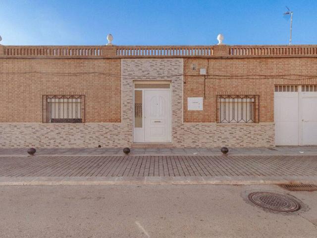 Casa adosada en Venta en Valdepeñas