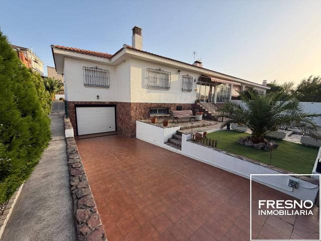 Casa adosada en Venta en Valdepiélagos
