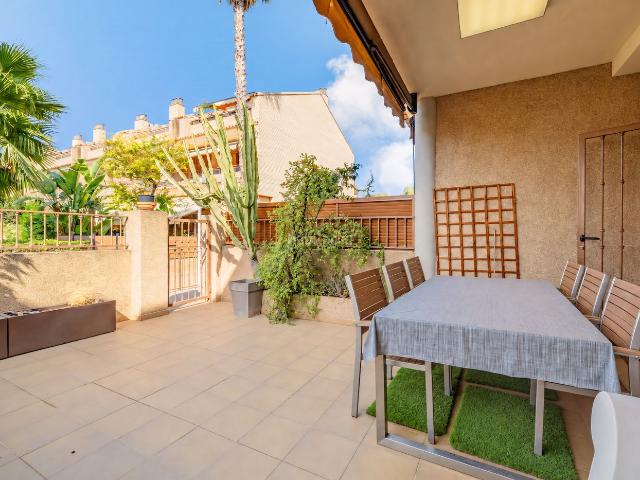 Casa adosada en venta en Valencia, Beniferri. Casa adosada de 267 m con 4 dormitorios y piscina en Beniferri, Valencia. Casas adosadas.