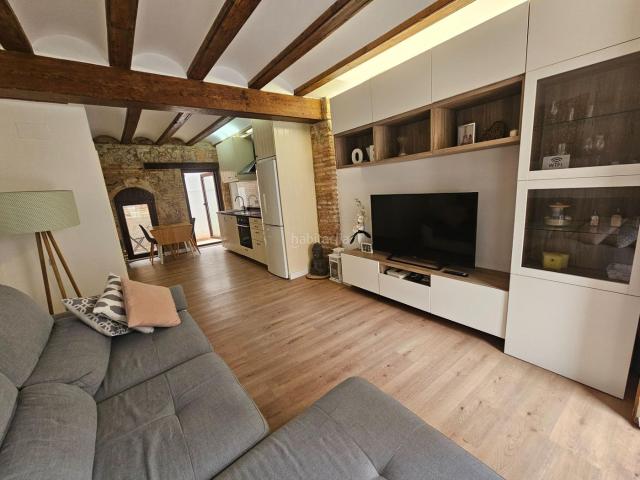 Casa adosada en venta en Valencia, El Cabanyal El Canyamelar. Casa típica del Cabanyal reformada, a 5 min de la playa y aun paso de la universidad. Casas adosadas.