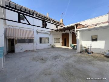 Casa adosada en venta en Valencia, La Punta. Venta de casa tradicional para reformar con patio y terreno agrario en Pinedo, Valencia Área Marítima Inmobiliaria · Oficina Cab. Casas adosadas.