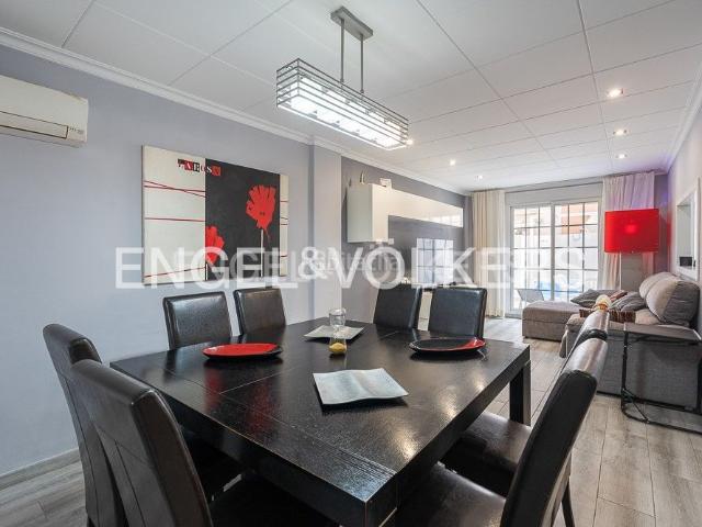 Casa adosada en venta en Valencia, Malva Rosa. Oportunidad destacada extraordinaria relacion calidadprecio Casa de 263 m2 construidos con terrazas y garaje dos plazas. Casas adosadas.