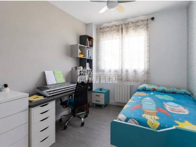 Casa adosada en venta en Valencia, Nou Benicalap. Venta de chalet adosado en Benicalap, València Capital. Casas adosadas.