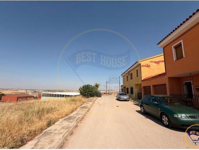 CASA ADOSADA EN VENTA EN VALERA DE ABAJO