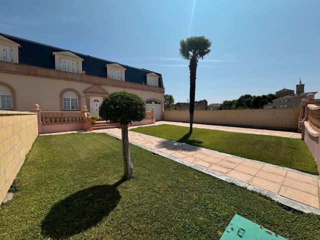 Casa adosada en Venta en Valoria la Buena