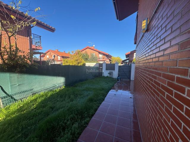 Casa adosada en venta en Valladolid, Hospital Nuevo. Chalet adosado en venta en Calle del Armonio. Casas adosadas.