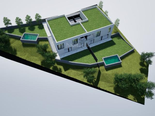 Casa adosada en venta en Vallromanes. Una casa que no solo ahorra energía, también te la devuelve. Piscina, jardín sostenible y el silencio que llevas años buscando. Casas adosadas.