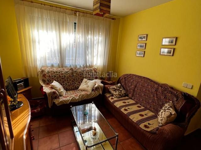 Casa adosada en venta en Valseca. Vivienda unifamiliar de tres dormitorios y dos baños en venta en Valseca. Casas adosadas.