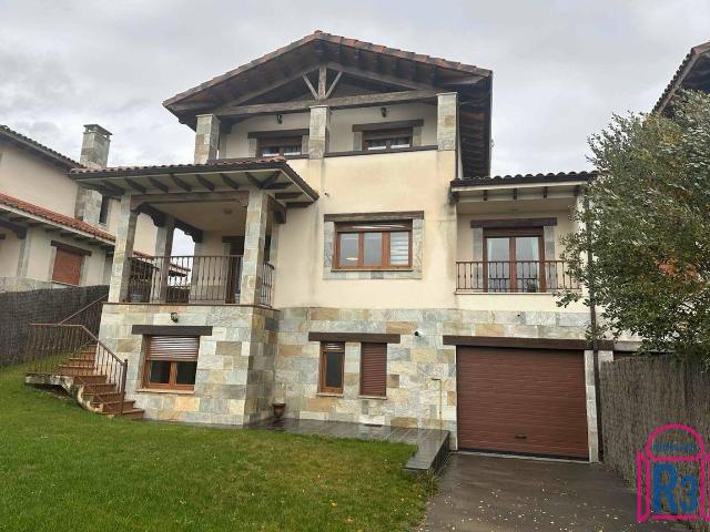 Casa adosada en Venta en Valverde de la Virgen