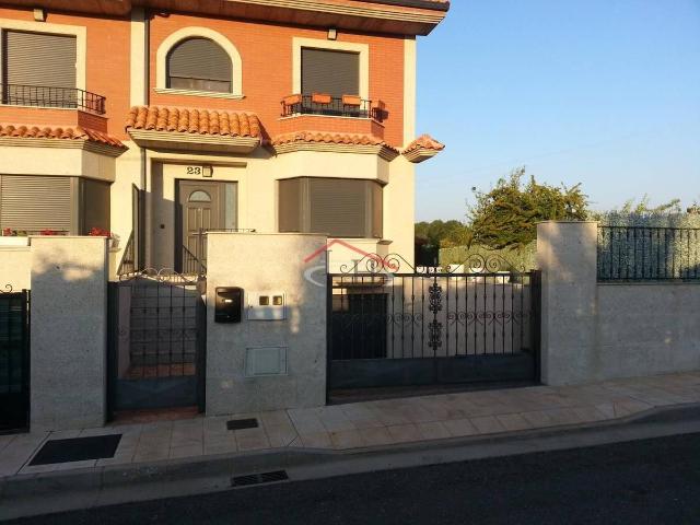 Casa adosada en Venta en Valverde de la Virgen