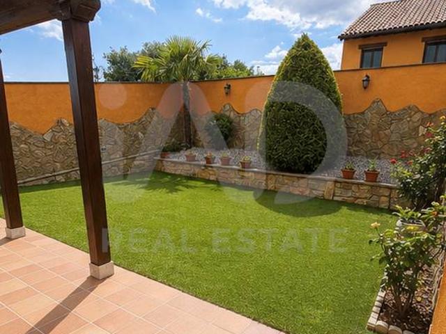 Casa adosada en Venta en Valverde de la Virgen