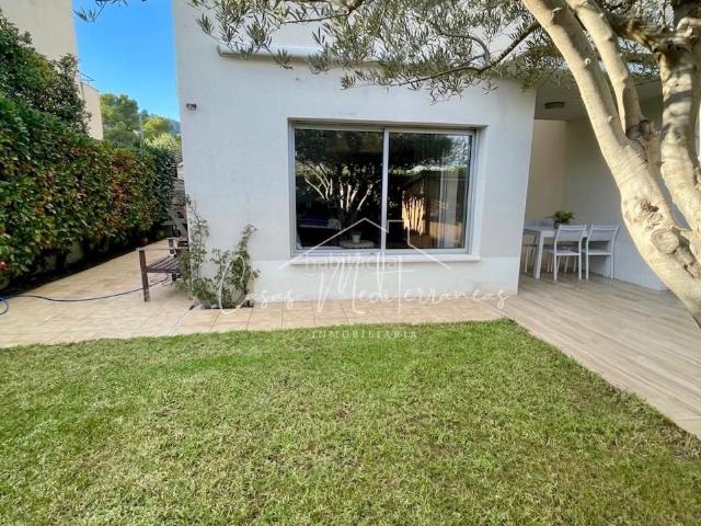 Casa adosada en venta en Vandellòs i l´Hospitalet de l´Infant Costa Dorada. Adosado con vistas al mar. Casas adosadas Vandellòs i l´Hospitalet de.