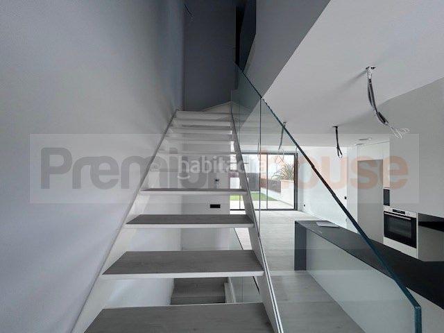 Casa adosada en venta en Vandellòs i l´Hospitalet de l´Infant Costa Dorada. Exclusivo adosado de tres plantas situado junto al mar. Casas adosadas Vandellòs i l´Hospitalet de.