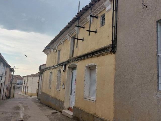 Casa adosada en Venta en Vezdemarbán