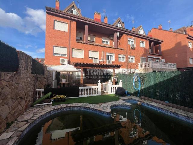 Casa adosada en Venta en Velilla de San Antonio
