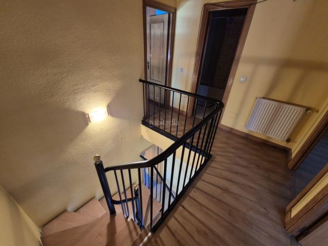 Casa adosada en venta en Velilla de San Antonio. REF. 25.137 EXCLUSIVO CHALET ADOSADO CON PISCINA PRIVADA Y AMPLIO JARDÍN EN VELILLA DE SAN ANTONIO MADRID. Casas adosadas Velilla de San.