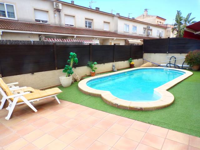 Casa adosada en venta en Vendrell El, El Tancat Mas d´en Gual Costa Dorada. CASA ADOSADA ESQUINERA CON PISCINA PRIVADA. Casas adosadas Vendrell.
