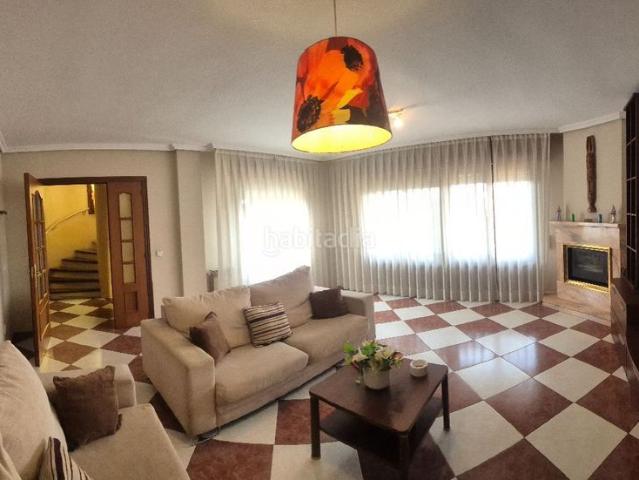 Casa adosada en venta en Viana de Cega. Casas adosadas Viana de.