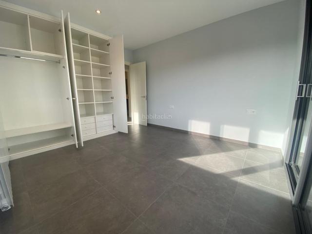 Casa adosada en venta en Vic, Caputxins Ambulatori. BONICA i GRAN casa cantonera NOVA a estrenar a Vic! OPORTUNITAT!. Casas adosadas.