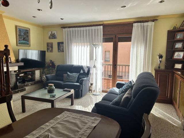 Casa adosada en venta en Vic, Caputxins Ambulatori. OPORTUNIDAD! Casa esquinera en venta en Vic. Casas adosadas.