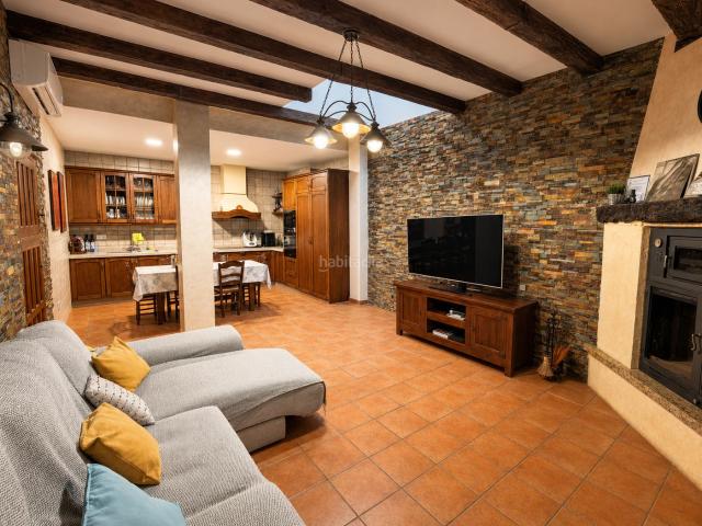 Casa adosada en venta en Vícar, Puebla de Vícar. Espectacular vivienda sobre almacén de 315 m² junto al Colegio José Saramago. Casas adosadas.