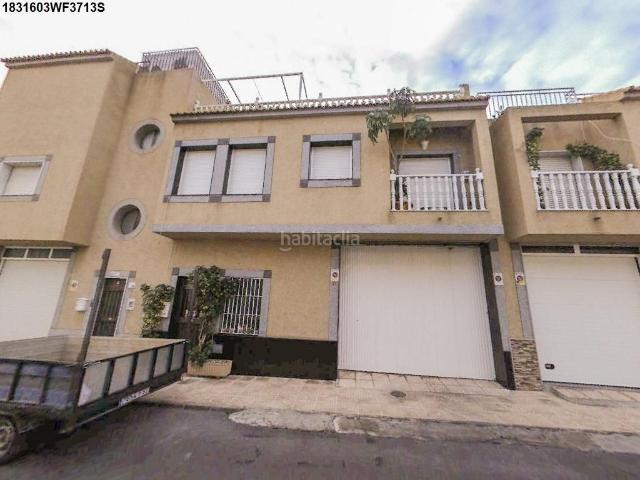 Casa adosada en venta en Vícar, Puebla de Vícar. SE VENDE Casa ALQUILADA en EX VPO CHALET ADOSADO, CL, ALMERIA, 00104, VICAR Vícar, Almería. Casas adosadas.
