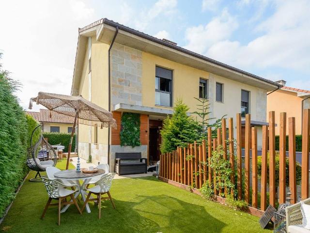 Casa adosada en Venta en Viella Granda Meres