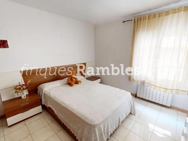 Casa adosada en venta en Vilanova del Camí. Casa con gran garaje, terraza reformada y múltiples espacios en Vilanova del Camí. Casas adosadas Vilanova del.