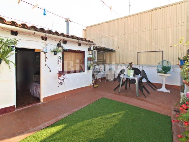 Casa adosada en venta en Vilanova del Camí. Casa con gran garaje, trastero y terraza en el centro de Vilanova del Camí. Casas adosadas Vilanova del.