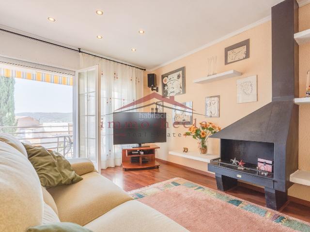 Casa adosada en venta en Vilanova del Camí. Dos viviendas en una sola finca con jardín, piscina y múltiples posibilidades en el Barrio de La Paz Vilanova del Camí. Casas adosadas Vilanova del.