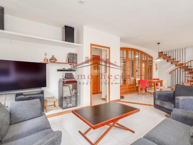Casa adosada en venta en Vilanova del Camí. EDIFICIO ESQUINERO EN VILANOVA DEL CAMÍ UNA OPORTUNIDAD CON LUZ PROPIA Y MUCHAS POSIBILIDADES. Casas adosadas Vilanova del.