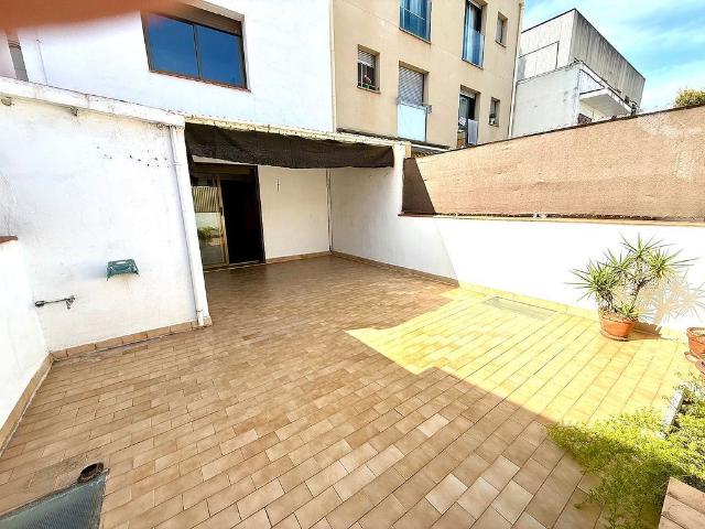 Casa adosada en venta en calle Cubelles, Vilanova i La Geltrú, de 186 m² 5 habitaciones por 497.000