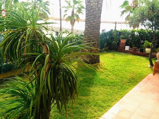 Casa adosada en venta en Vilanova i la Geltrú, Prat de Vilanova Costa Dorada. EXCLUSIVA CASA ADOSADA ESQUINERA EN 1ª LINEA DE MAR EN PRAT DE VILANOVA. Casas adosadas Vilanova i la.