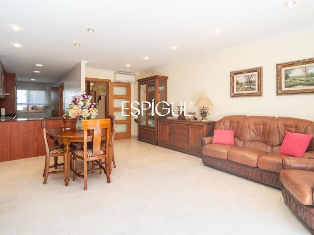 Casa adosada en Venta en Vilablareix