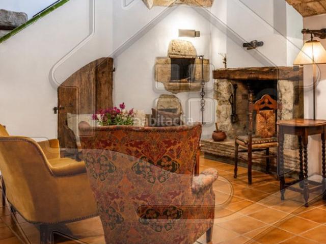 Casa adosada en venta en Vilablareix. Autentica casa de pueblo a Vilablareix a 5 km de Girona. Casas adosadas.