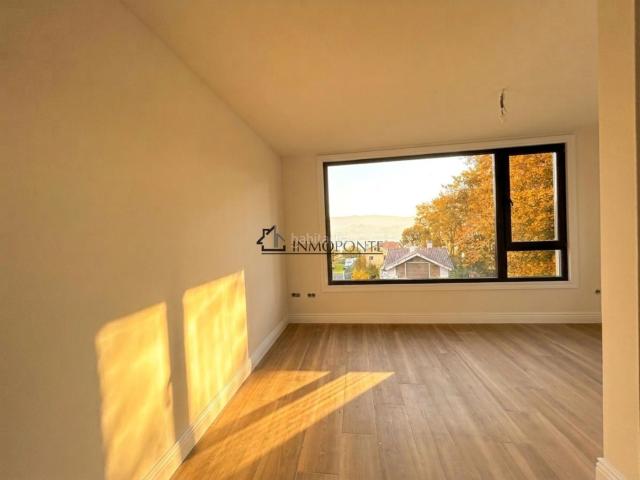 Casa adosada en venta en Vilaboa. Chalet a Estrenar con Vistas al Mar en Vilaboa, Pontevedra Ponemos a la venta este espectacular chalet a estrenar, ubicado en Vila. Casas adosadas.