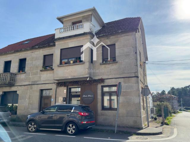Casa en venta en Vilaboa. Casa en venta en Vilaboa con bajo comercial y dos viviendas. Casas.