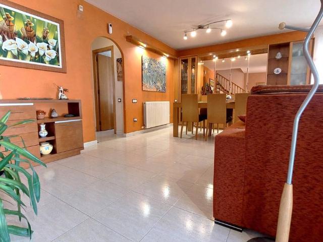 Casa adosada en Venta en Viladecavalls